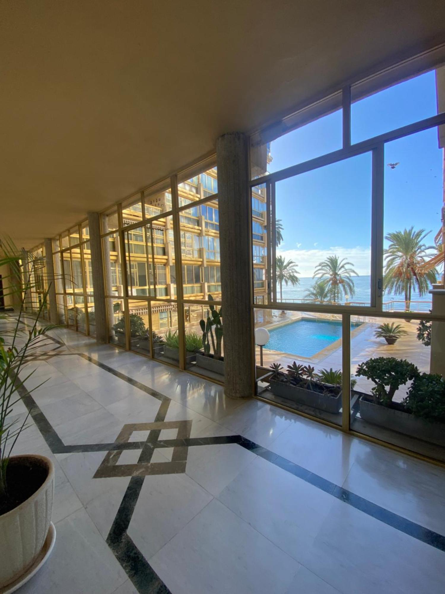 Marbella Beachfront Edificio Mayoral Primera Linea De Playa Y Centro Ciudad Con Barco Opcional Exterior foto